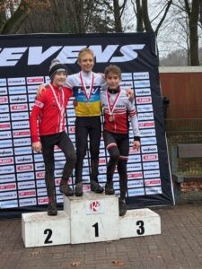 Yago Schümann auf dem Treppchen bei der Hamburger CycleCross Meisterschaft, 7.12.2025